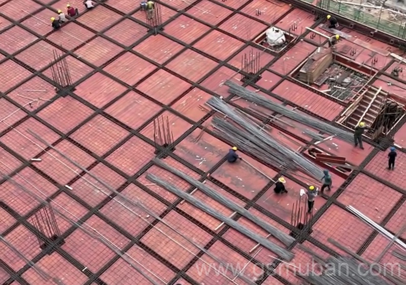 建筑模板選擇紅色還是黑色的？